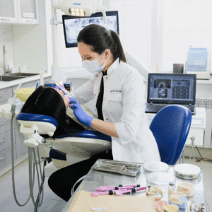 Clínica odontológica completamente mobiliada e equipada, em ótima localização, à venda em Jaraguá do Sul, Santa Catarina.